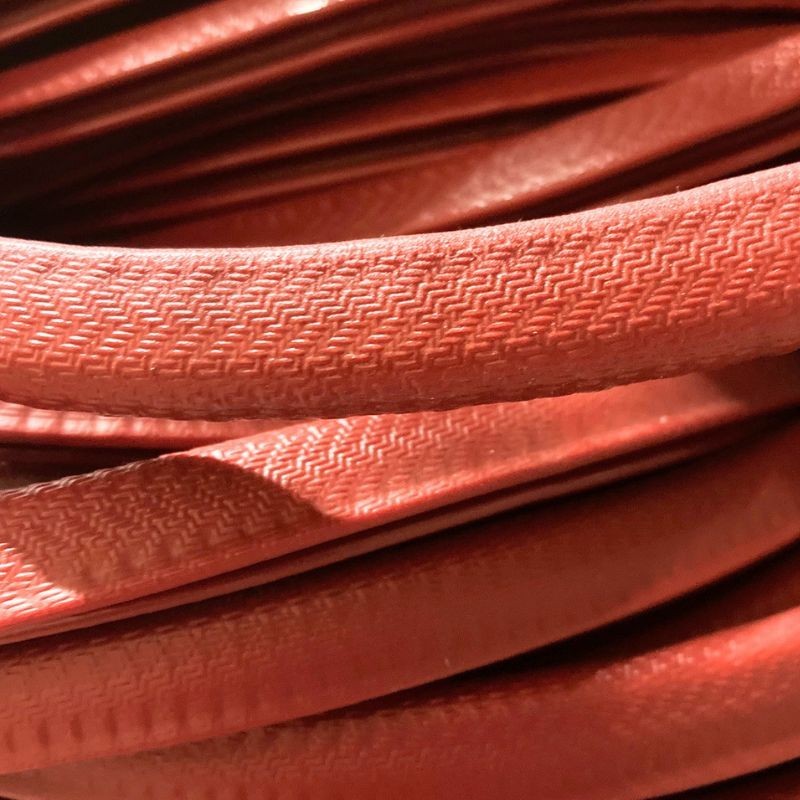 Profil en U rouge brique pour bord de tôle avec armature métallique