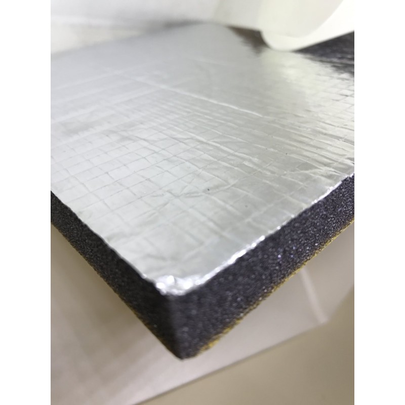 Plaque de mousse insonorisante et isolante avec paroi aluminium